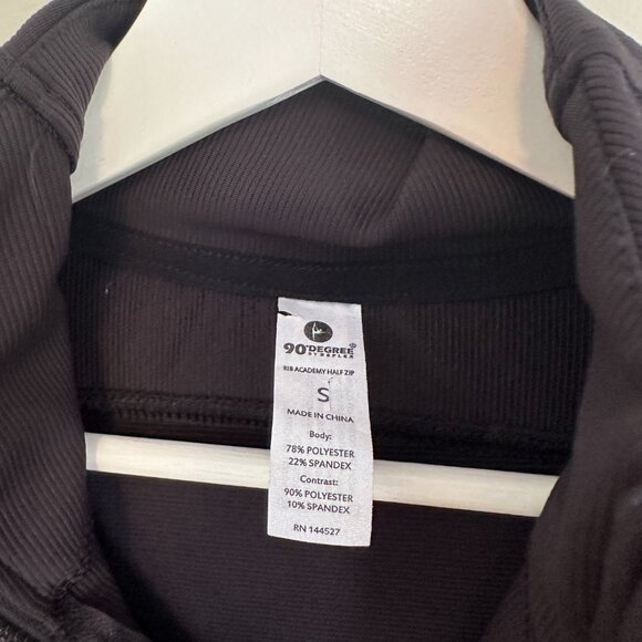 Active cropped long sleeve top with half zip detail - Picture 4 of 5